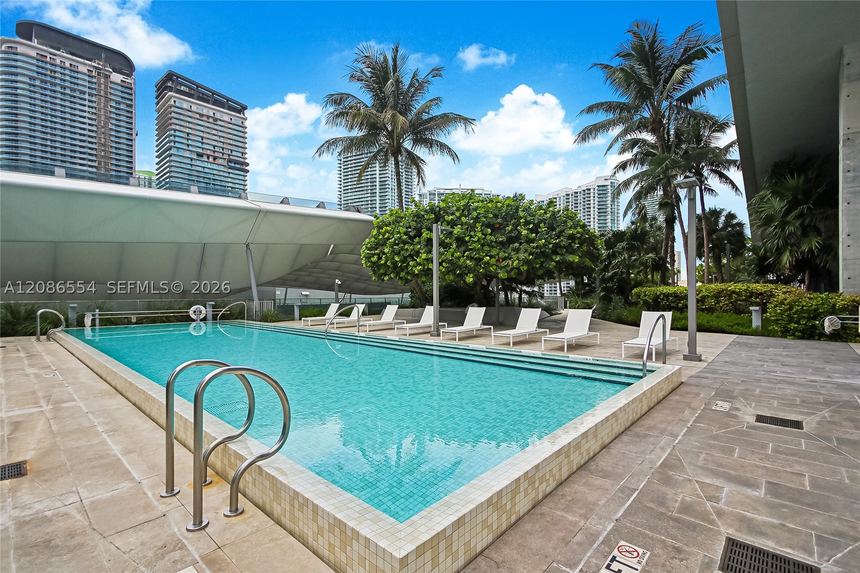68 SE 6th St #3306, Miami FL 33131