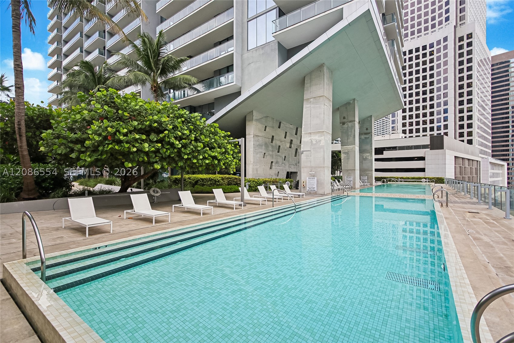 68 SE 6th St #3306, Miami FL 33131