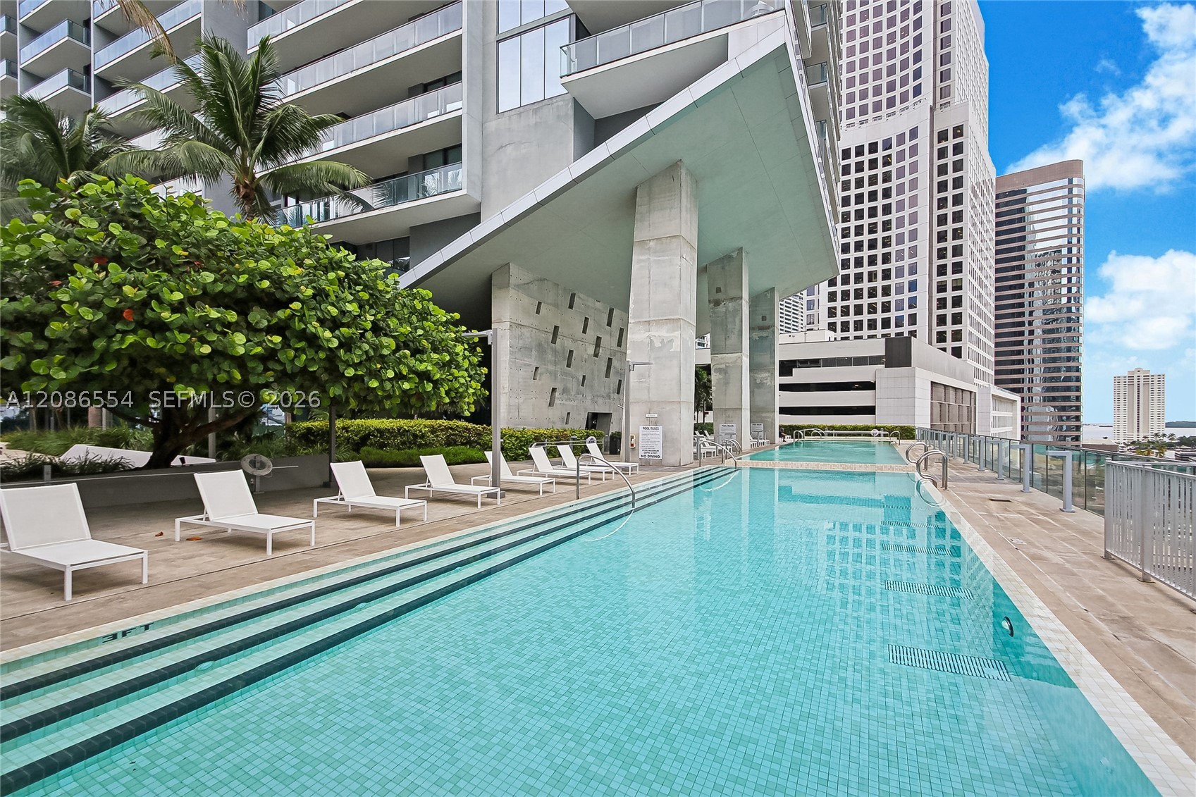68 SE 6th St #3306, Miami FL 33131