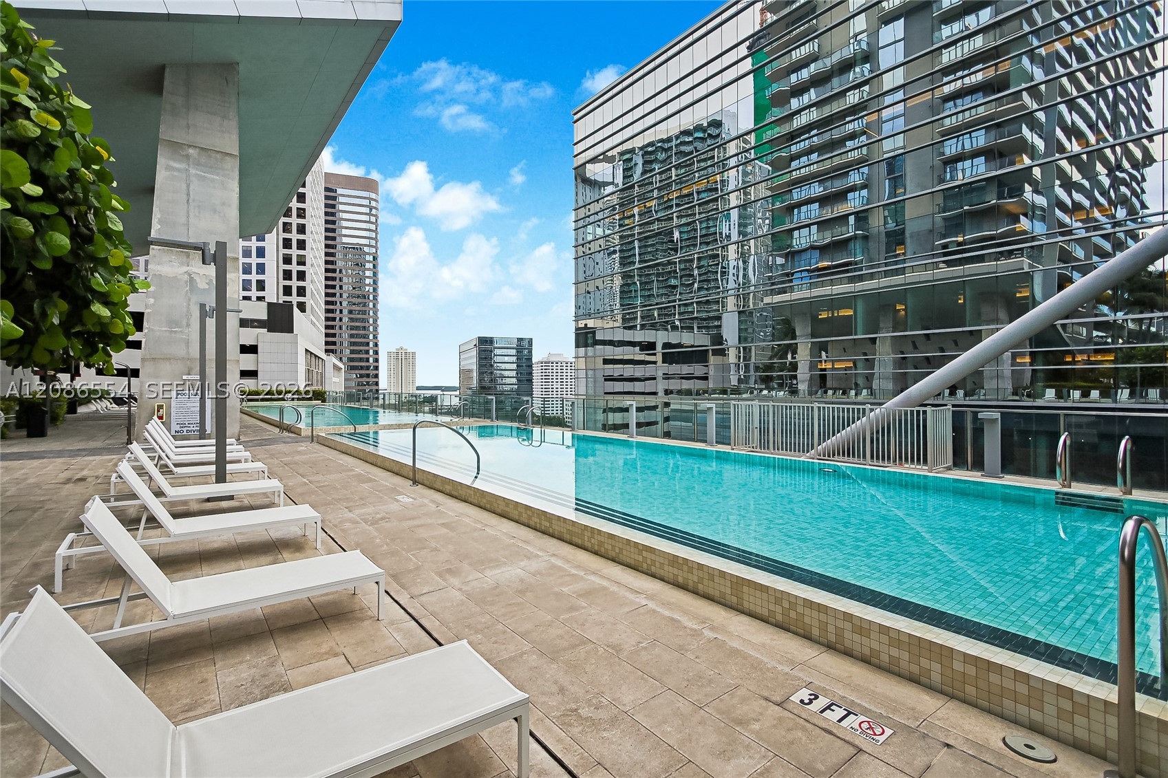 68 SE 6th St #3306, Miami FL 33131