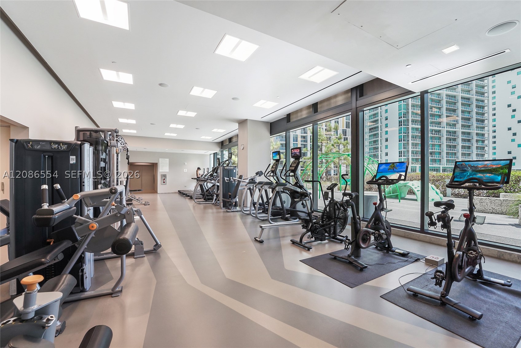 68 SE 6th St #3306, Miami FL 33131
