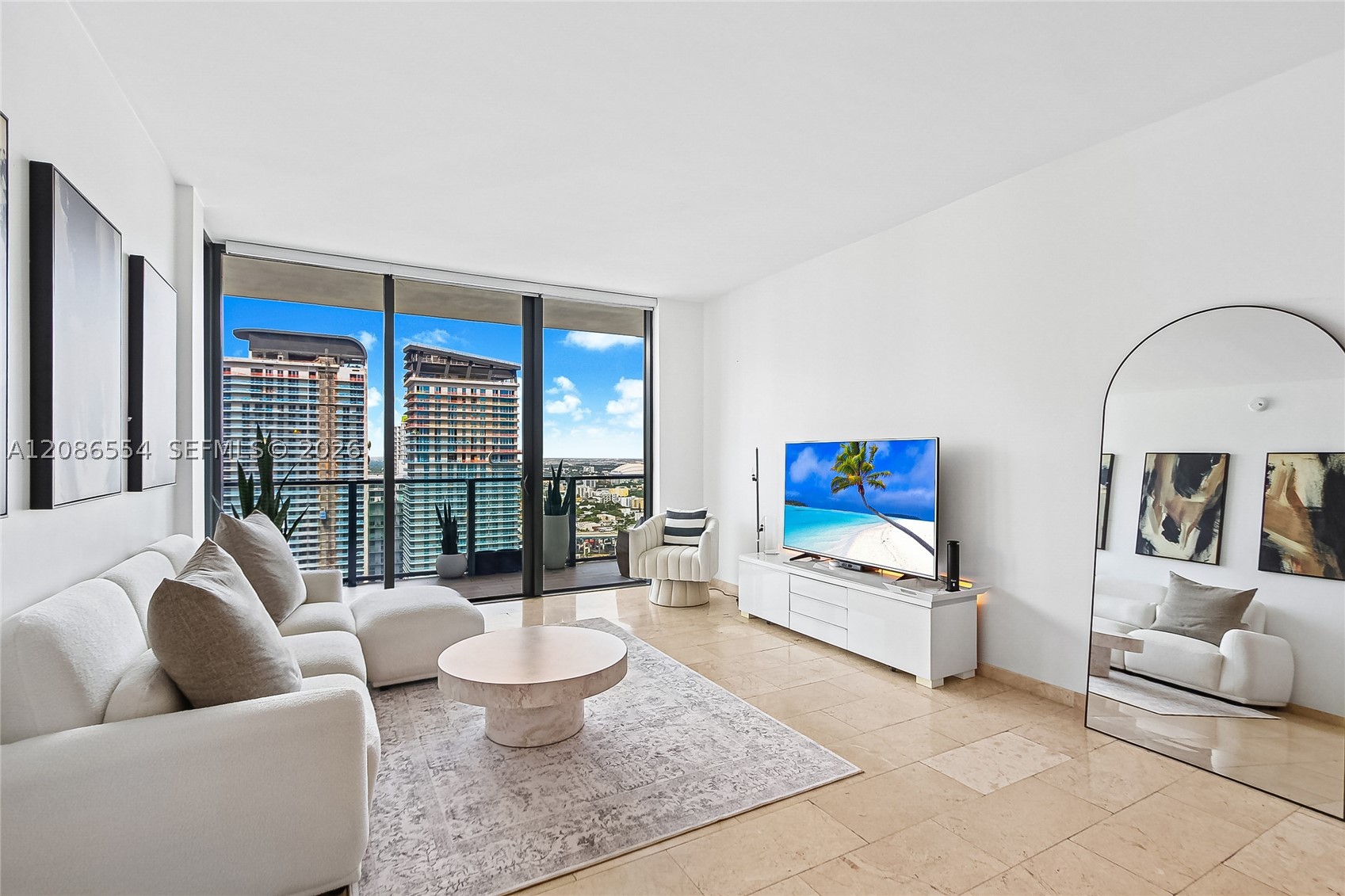 68 SE 6th St #3306, Miami FL 33131