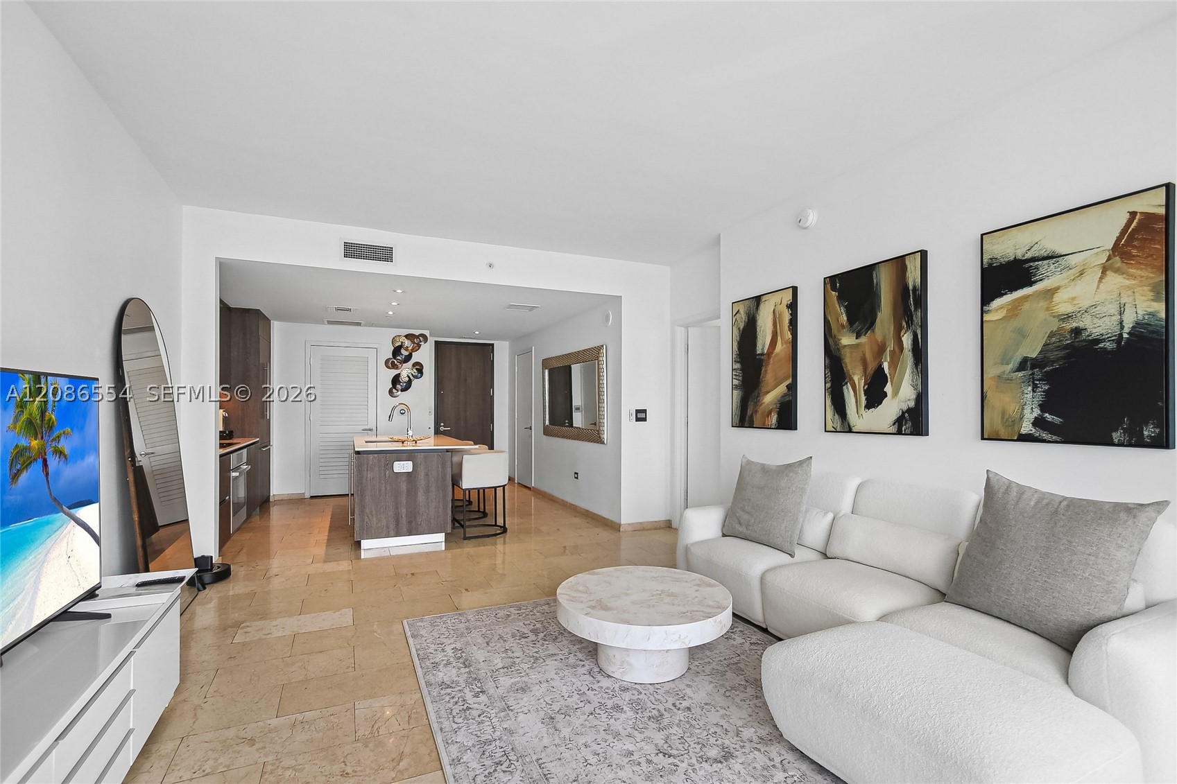 68 SE 6th St #3306, Miami FL 33131