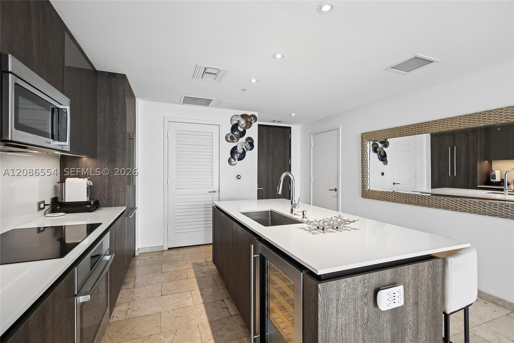 68 SE 6th St #3306, Miami FL 33131
