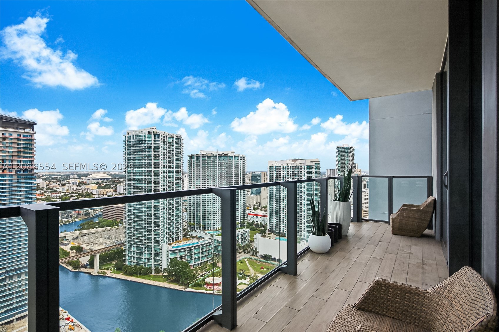 68 SE 6th St #3306, Miami FL 33131