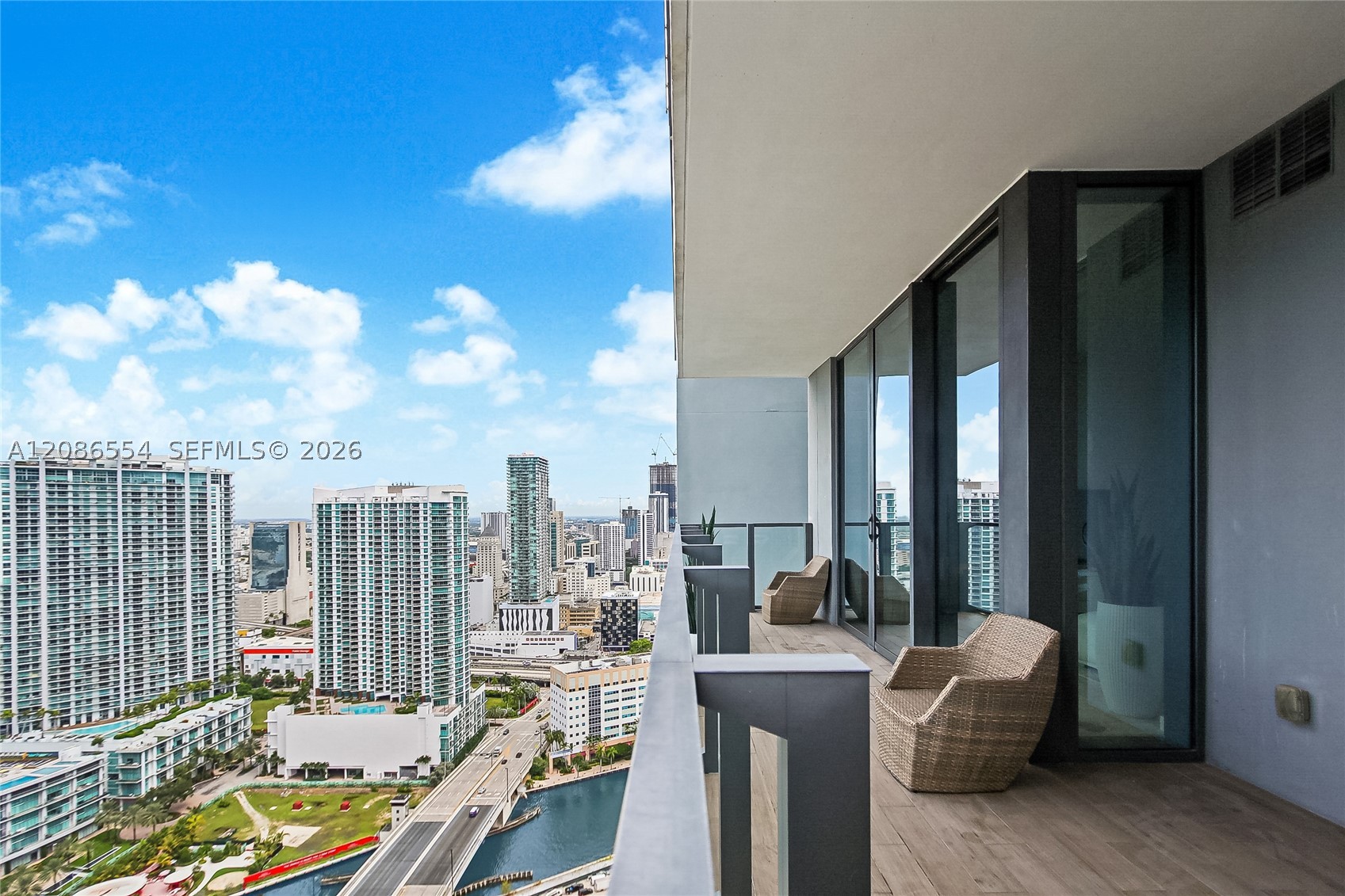 68 SE 6th St #3306, Miami FL 33131