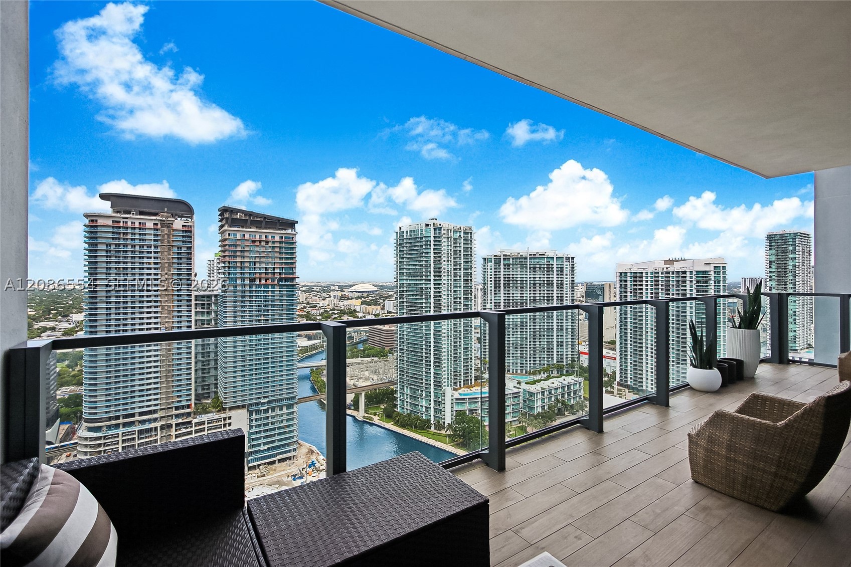 68 SE 6th St #3306, Miami FL 33131