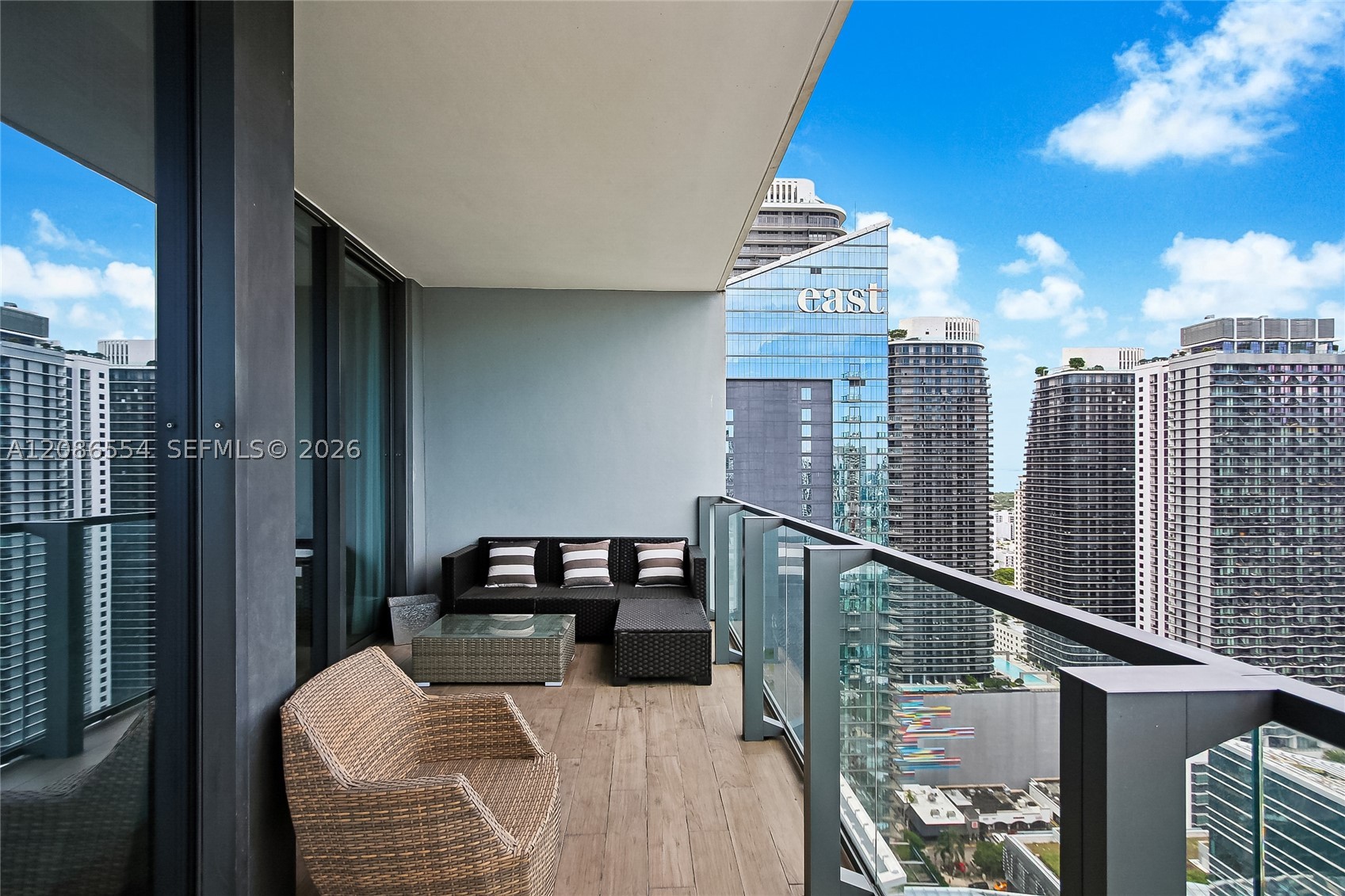 68 SE 6th St #3306, Miami FL 33131