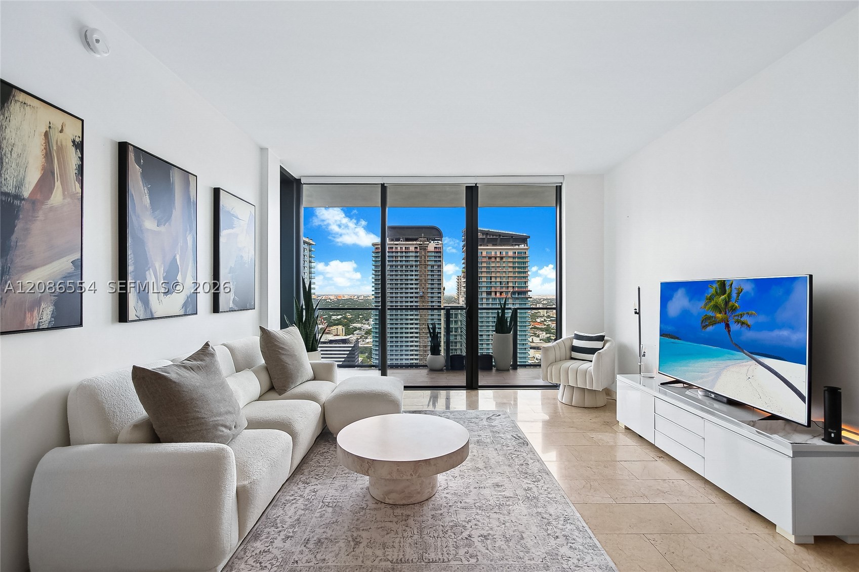 68 SE 6th St #3306, Miami FL 33131