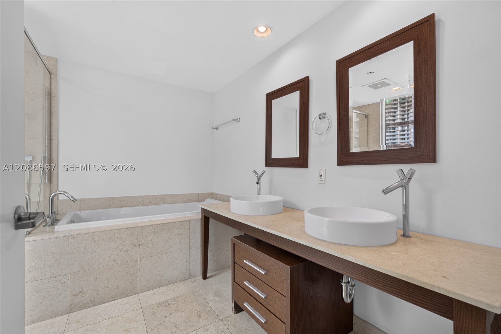 475 Brickell Ave #4613, Miami FL 33131