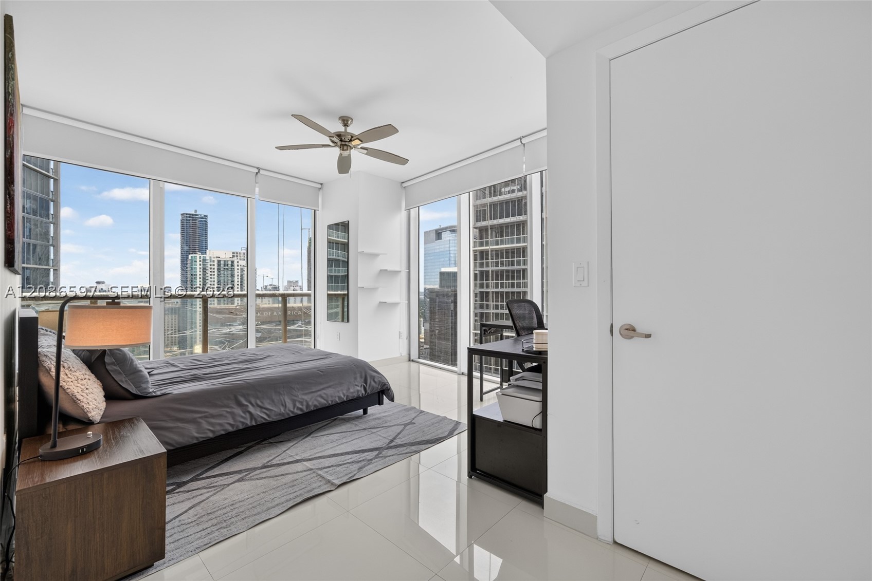 475 Brickell Ave #4613, Miami FL 33131
