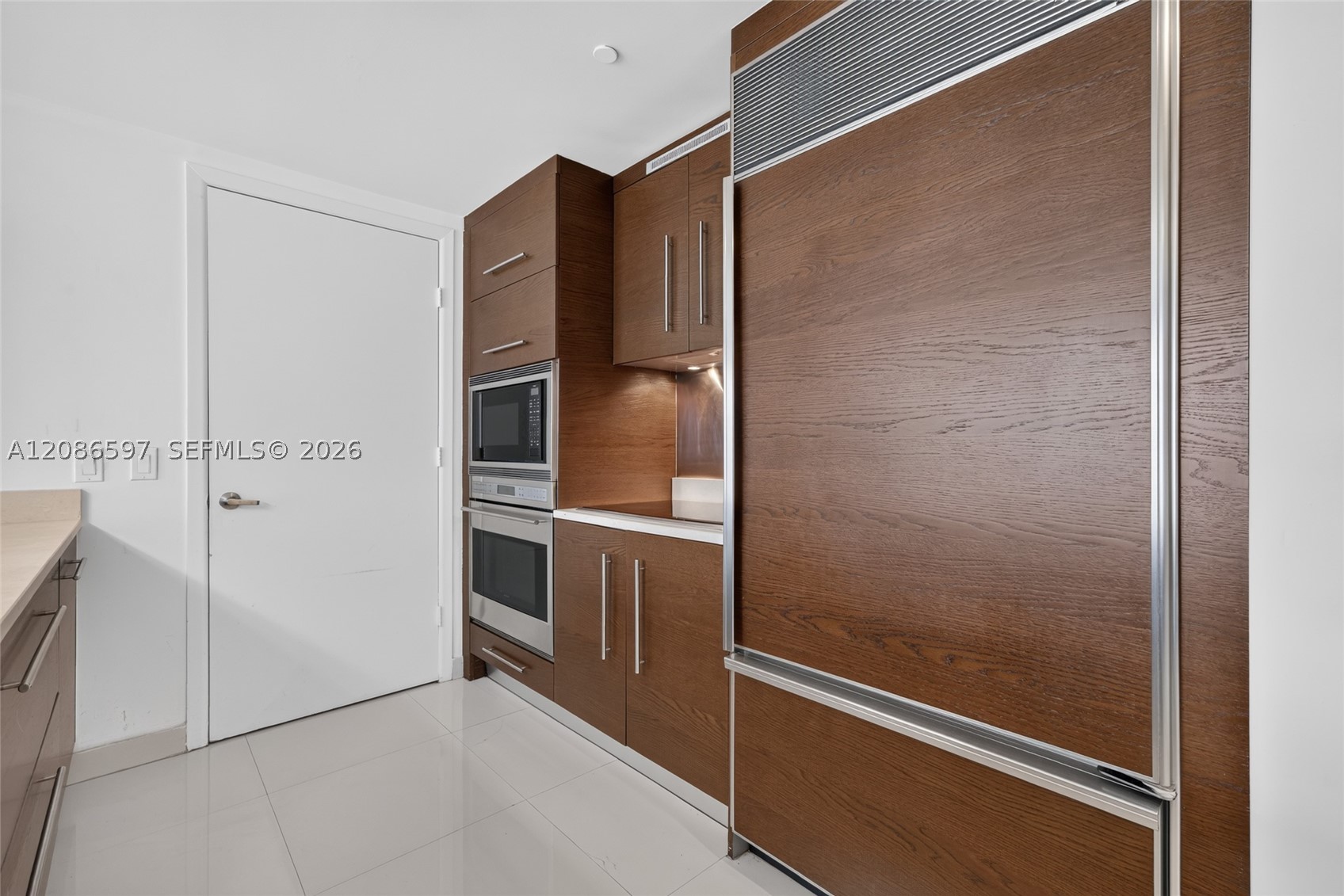 475 Brickell Ave #4613, Miami FL 33131