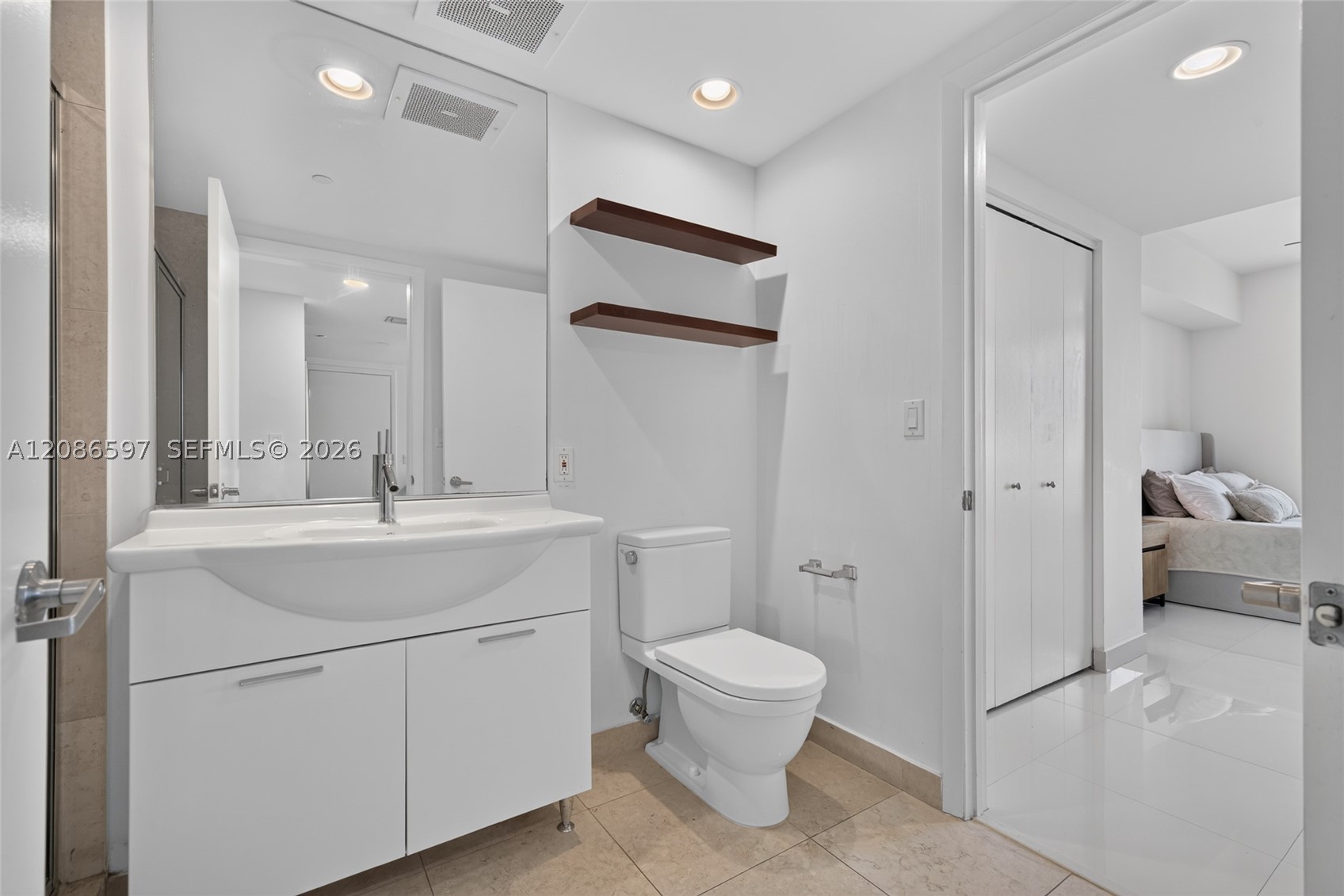 475 Brickell Ave #4613, Miami FL 33131