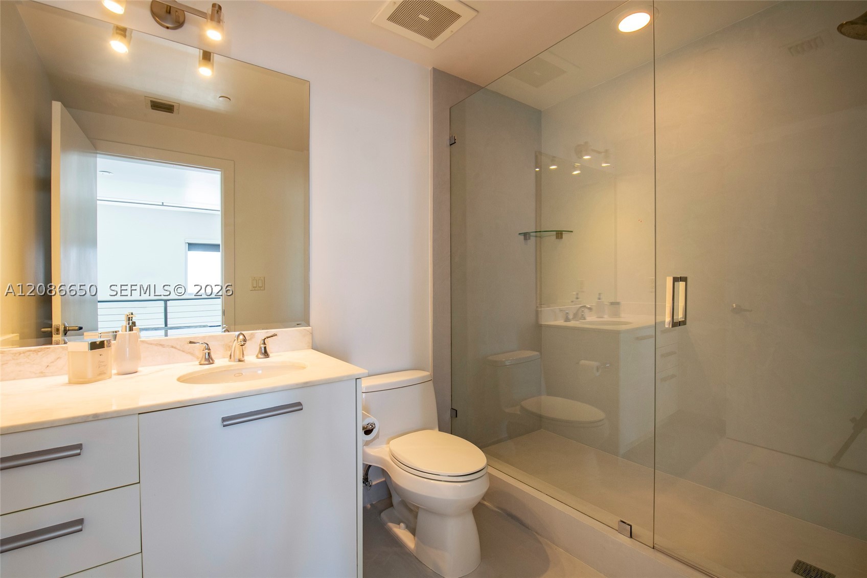 1060 Brickell Ave #1015, Miami FL 33131