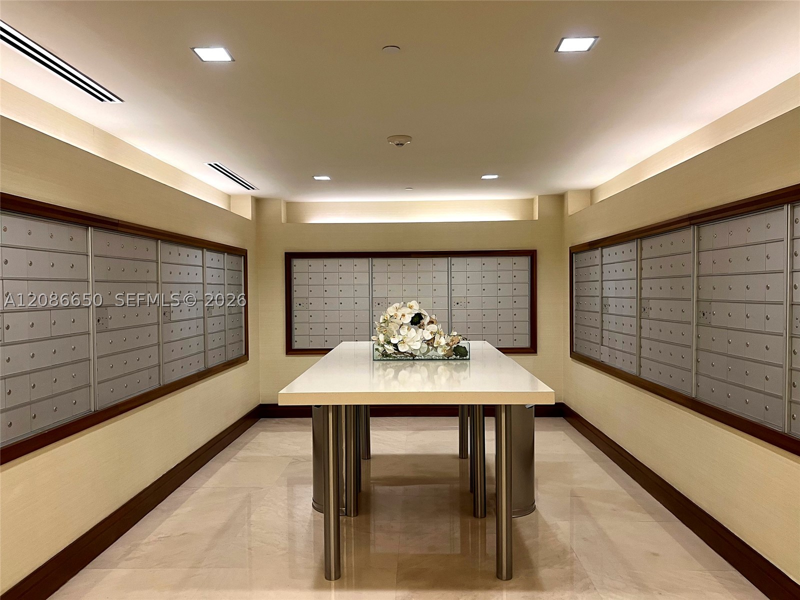 1060 Brickell Ave #1015, Miami FL 33131