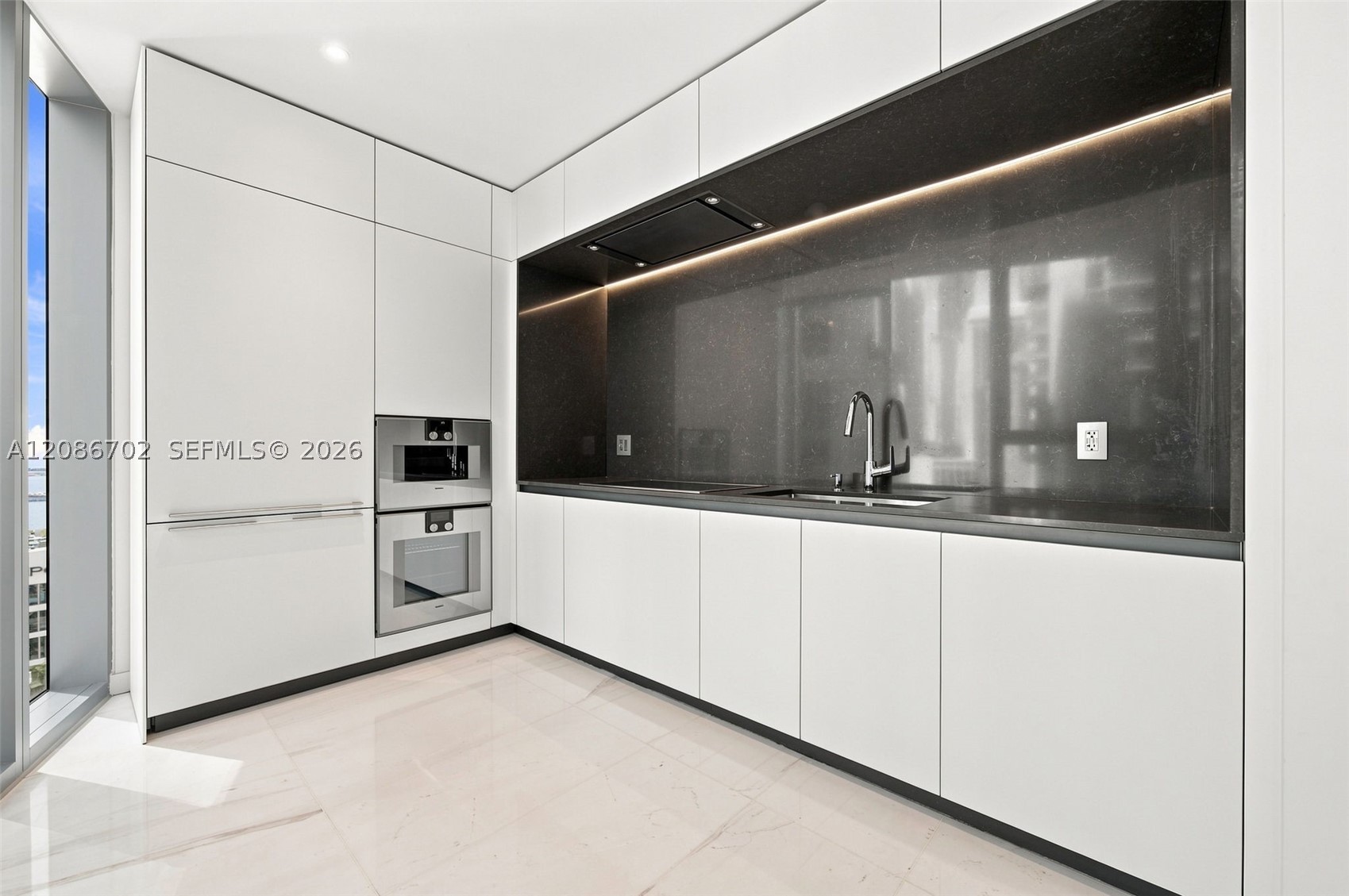 300 Biscayne Blvd Way #1106, Miami FL 33131