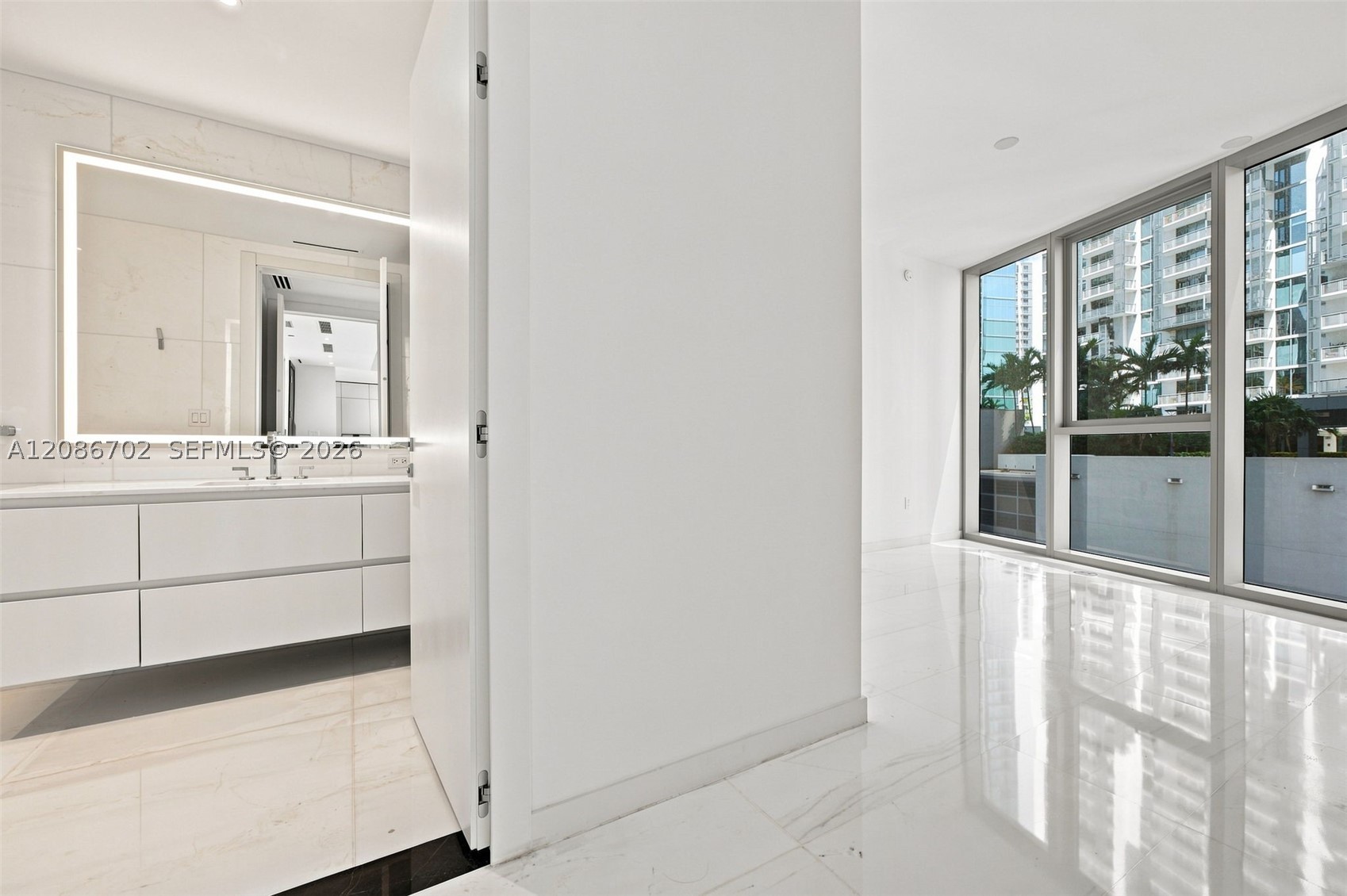 300 Biscayne Blvd Way #1106, Miami FL 33131