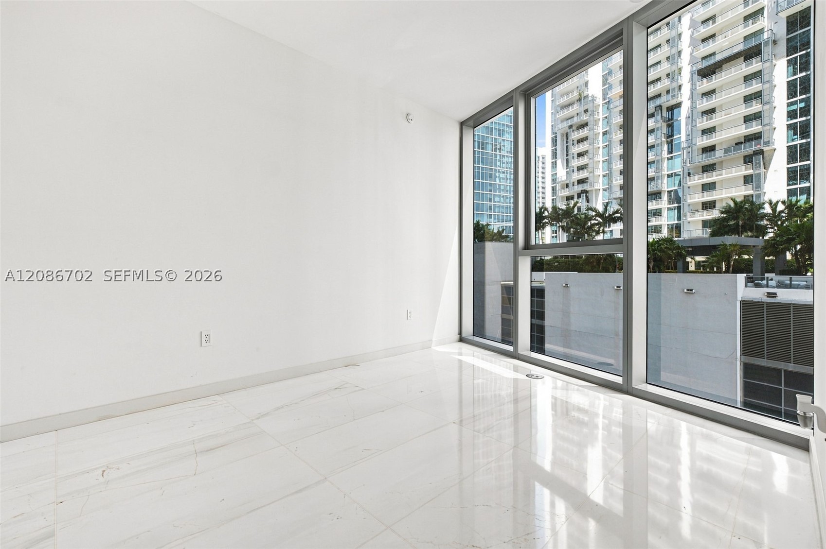 300 Biscayne Blvd Way #1106, Miami FL 33131