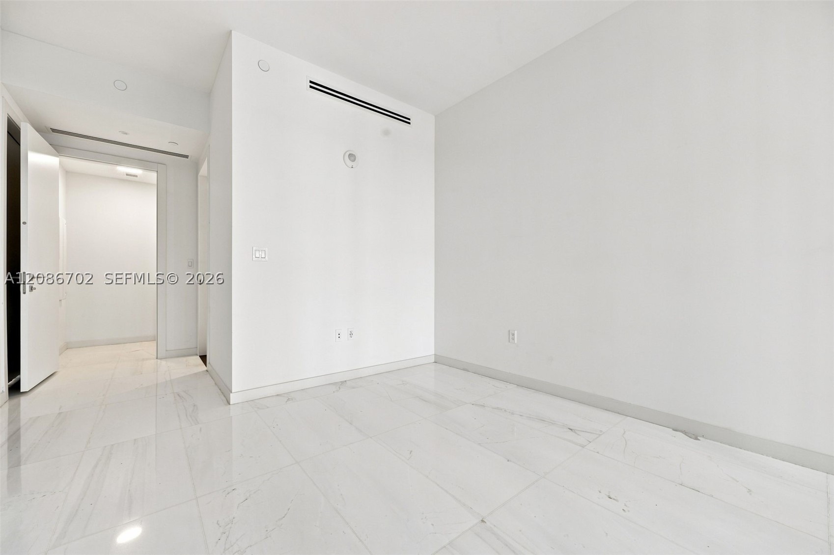 300 Biscayne Blvd Way #1106, Miami FL 33131