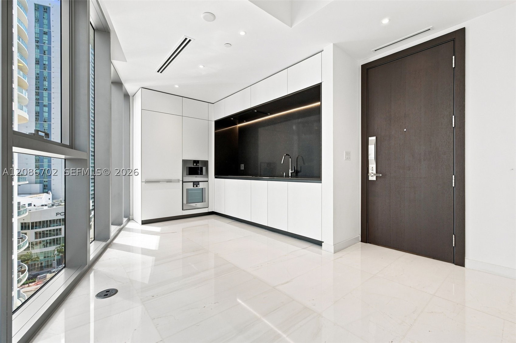 300 Biscayne Blvd Way #1106, Miami FL 33131