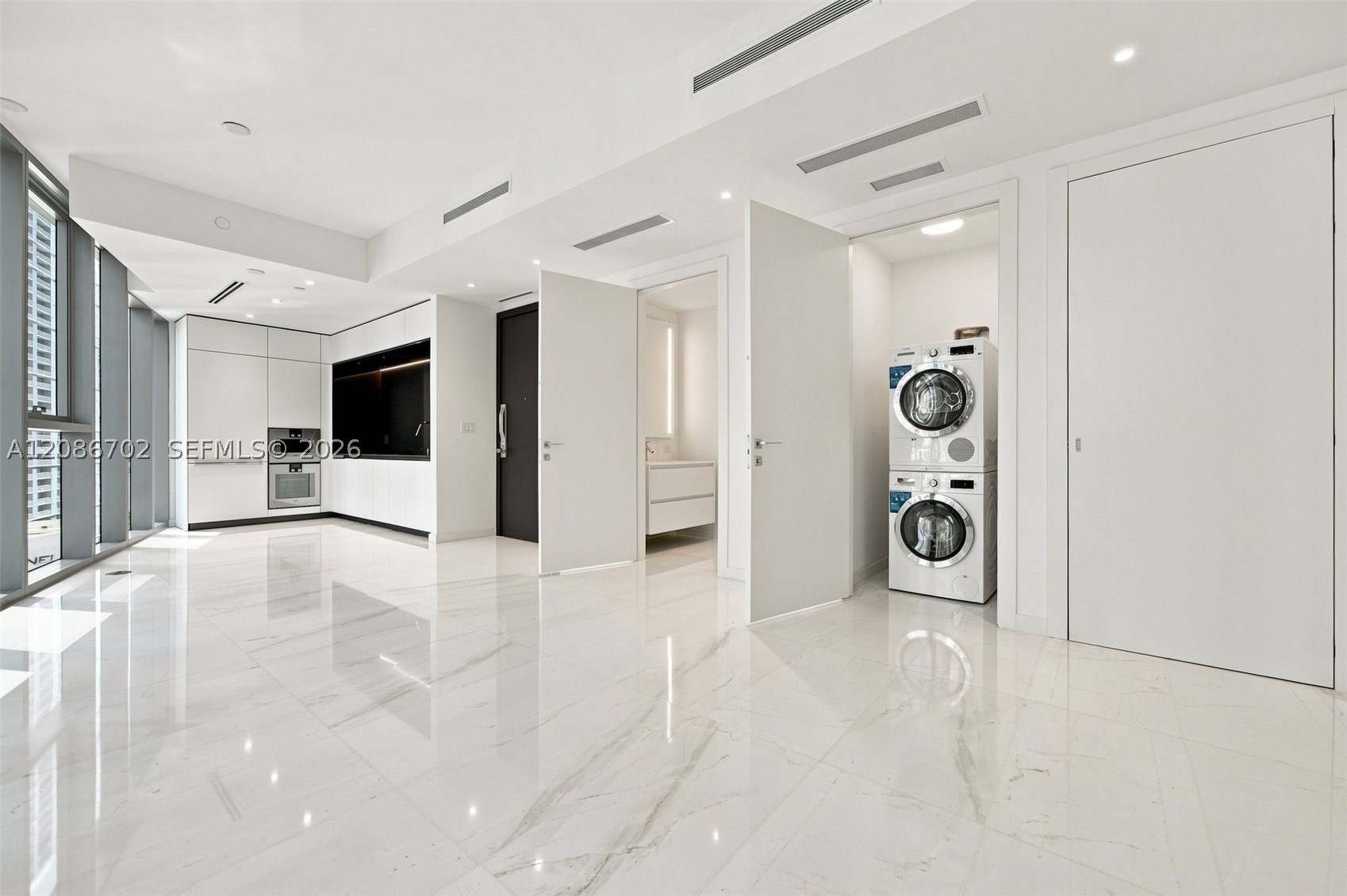 300 Biscayne Blvd Way #1106, Miami FL 33131