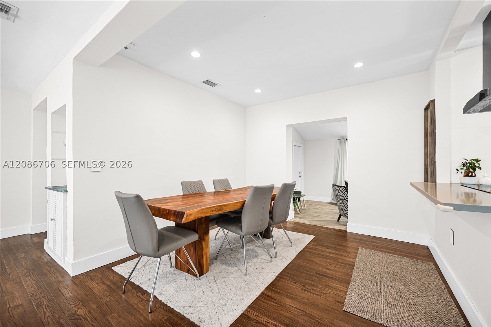 295 De Leon Dr, Miami Springs FL 33166