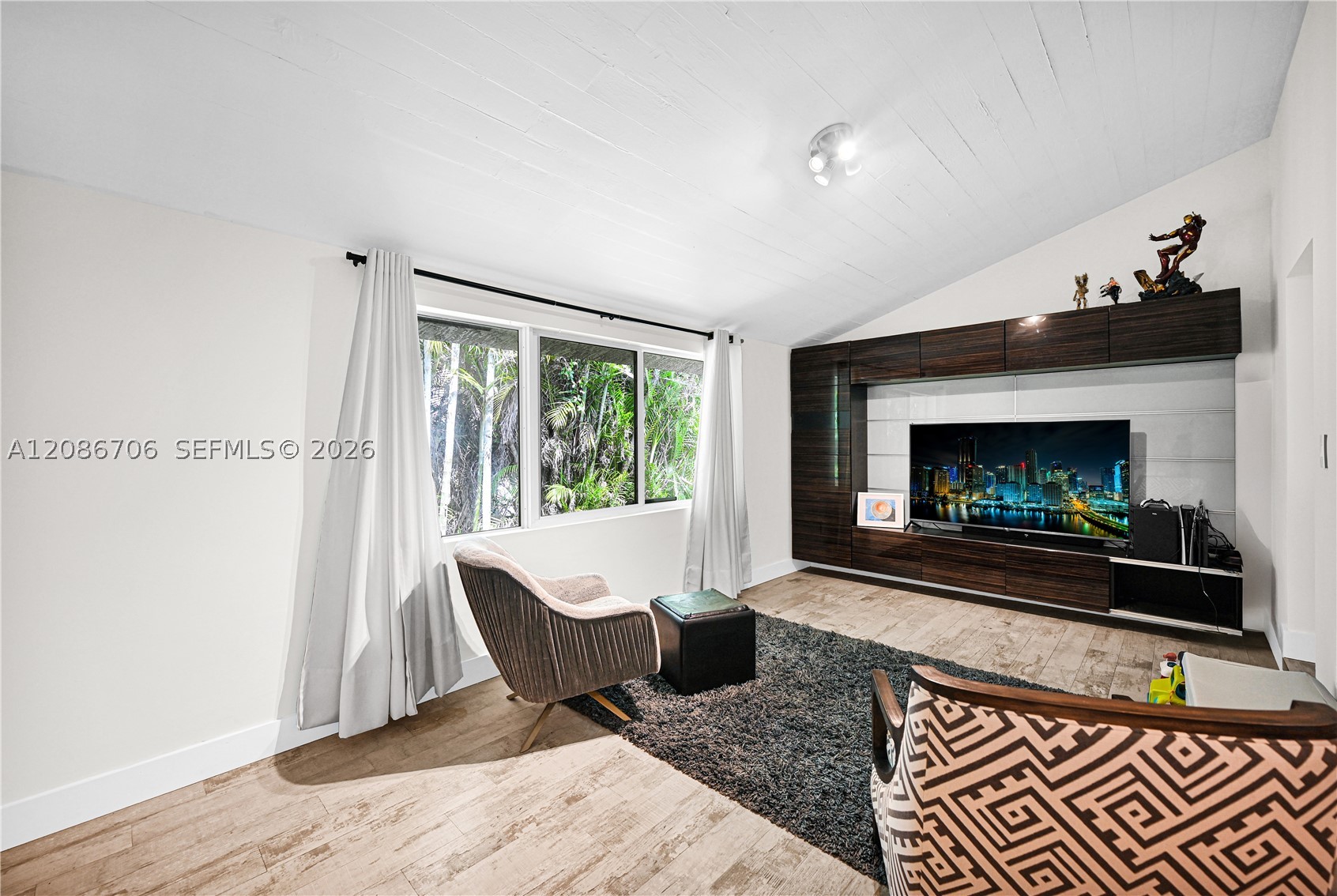 295 De Leon Dr, Miami Springs FL 33166