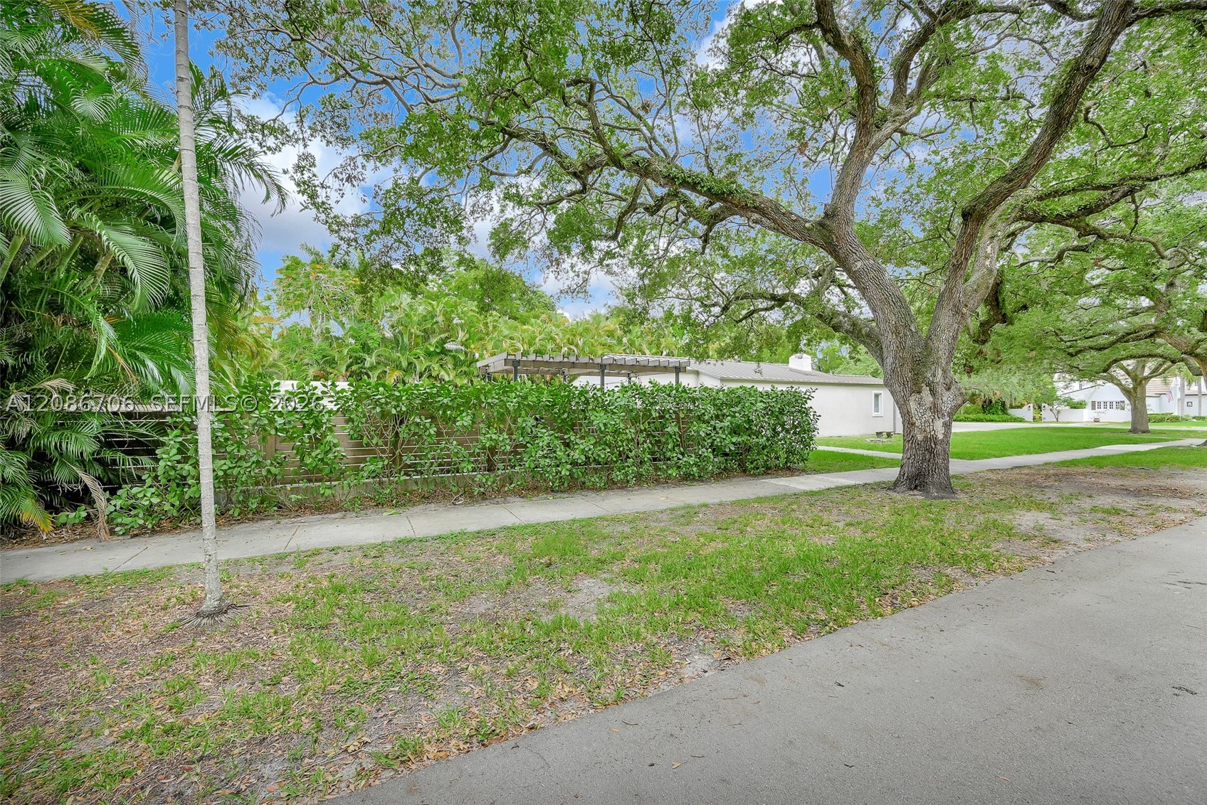 295 De Leon Dr, Miami Springs FL 33166