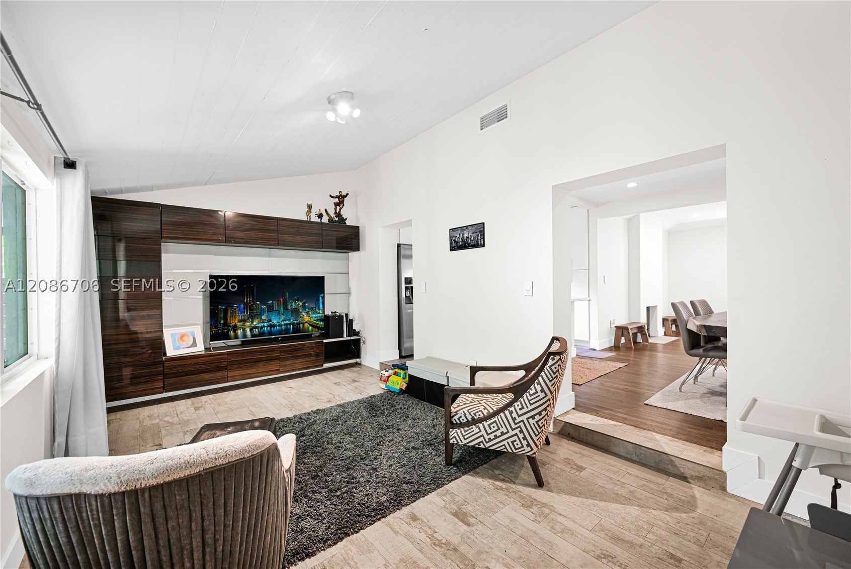 295 De Leon Dr, Miami Springs FL 33166