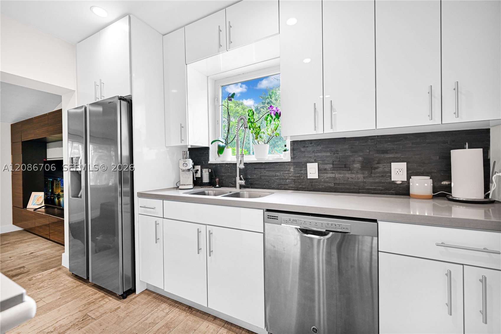 295 De Leon Dr, Miami Springs FL 33166