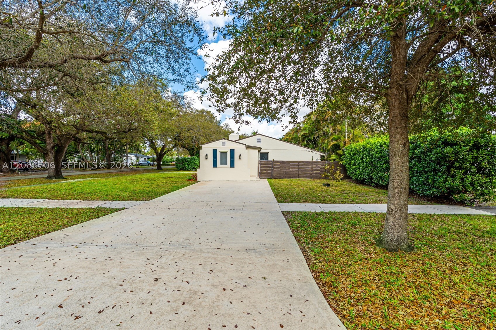 295 De Leon Dr, Miami Springs FL 33166