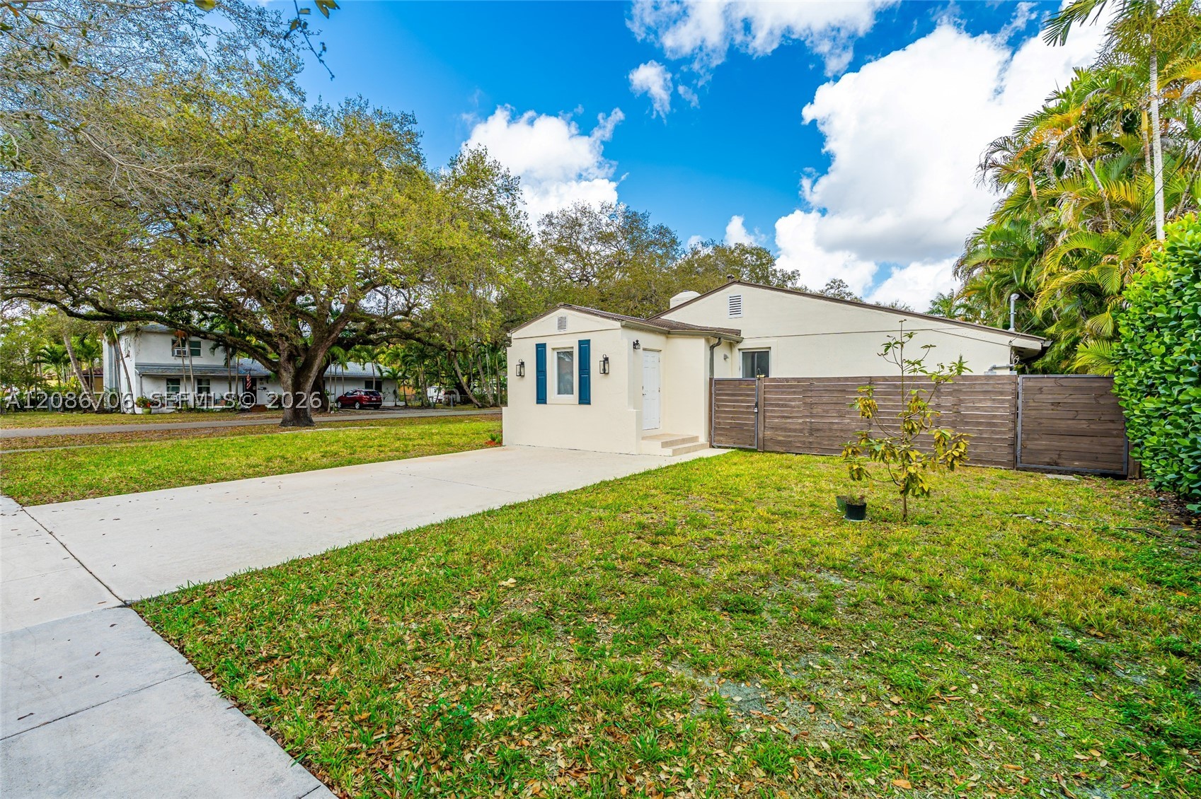 295 De Leon Dr, Miami Springs FL 33166