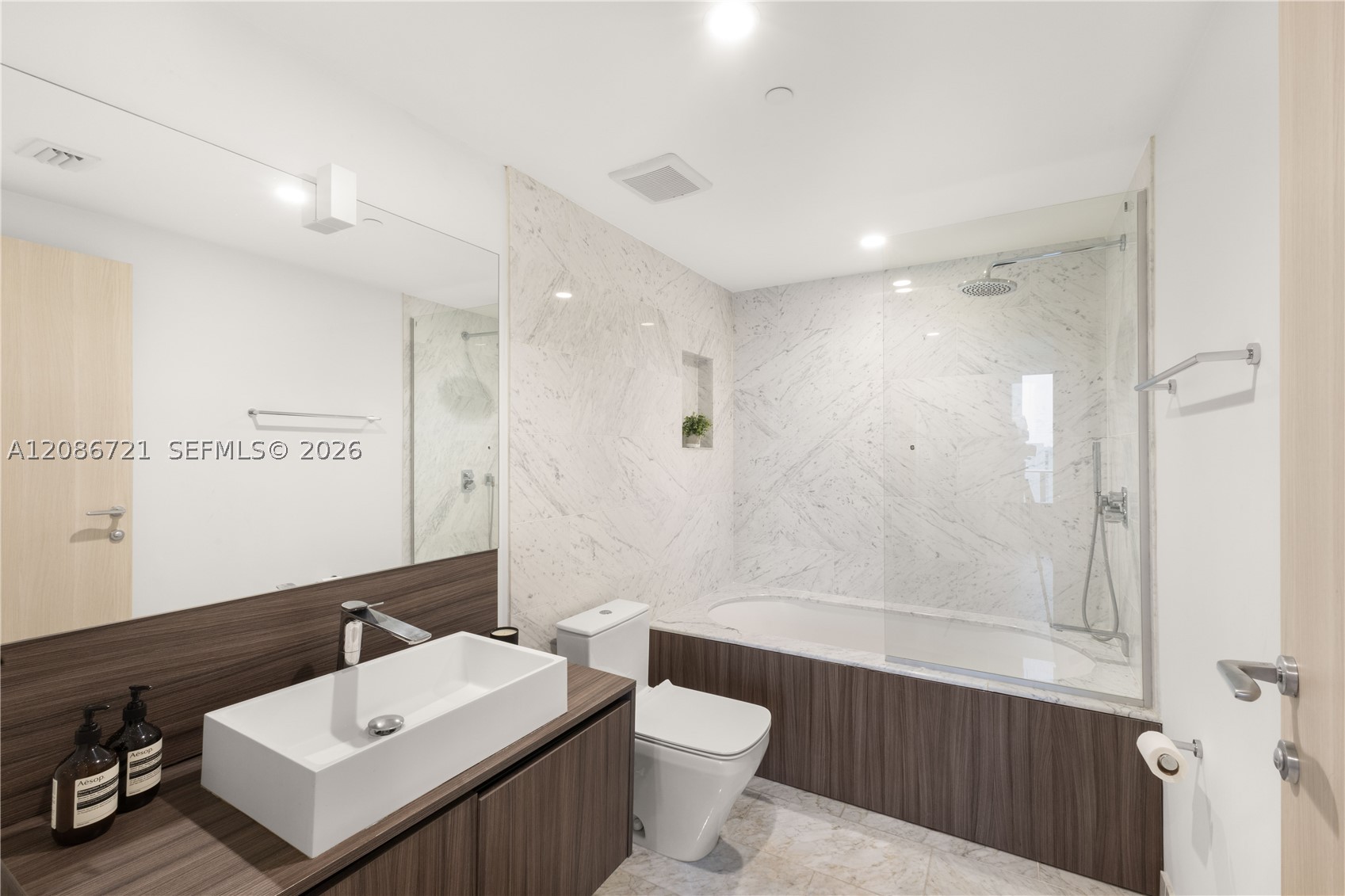 1000 Brickell Plaza #2704, Miami FL 33131