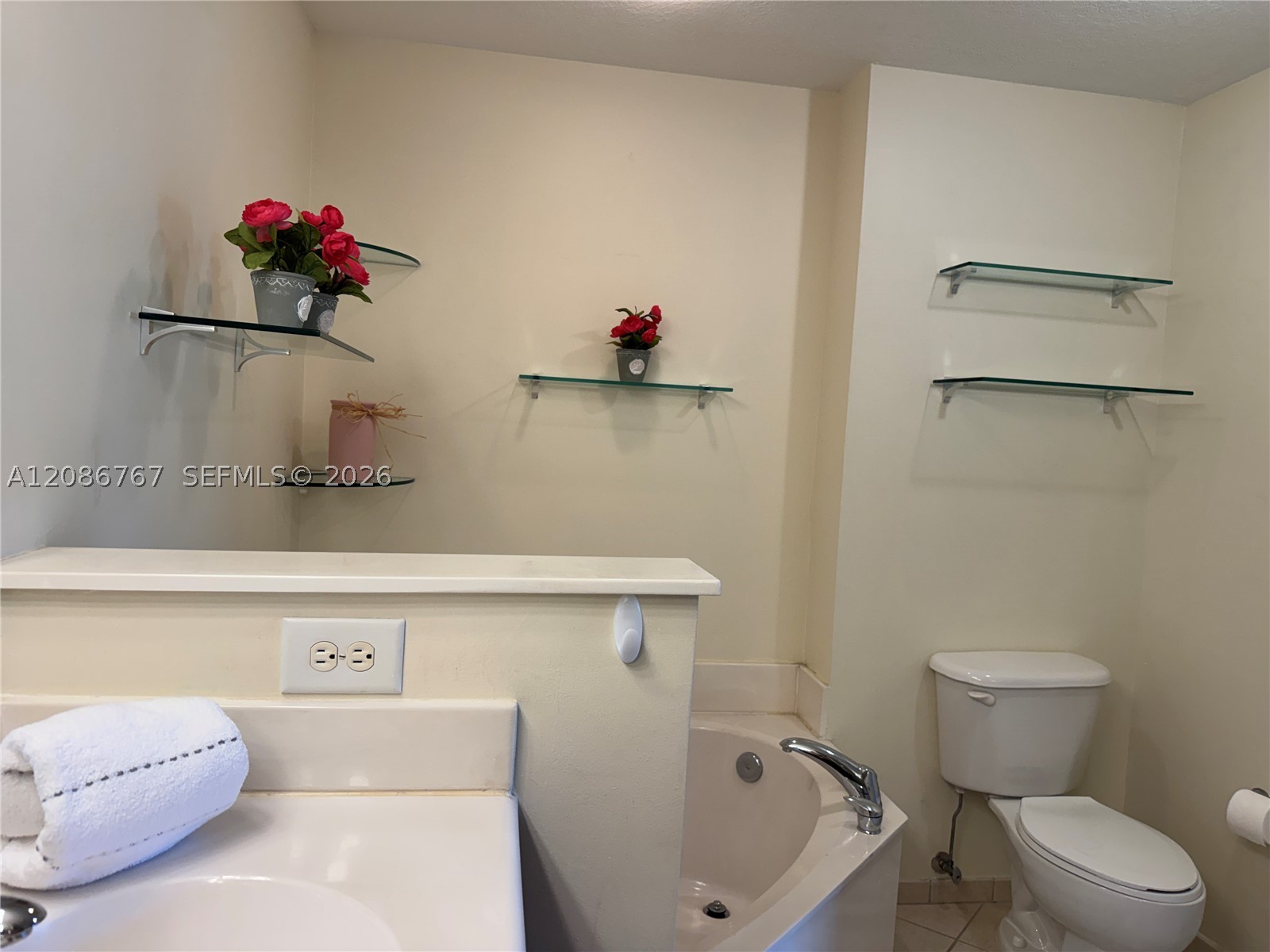9021 SW 94th St #303, Miami FL 33176