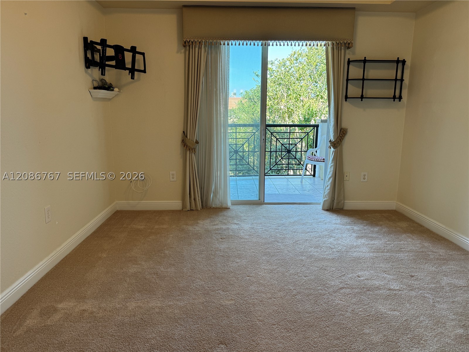 9021 SW 94th St #303, Miami FL 33176