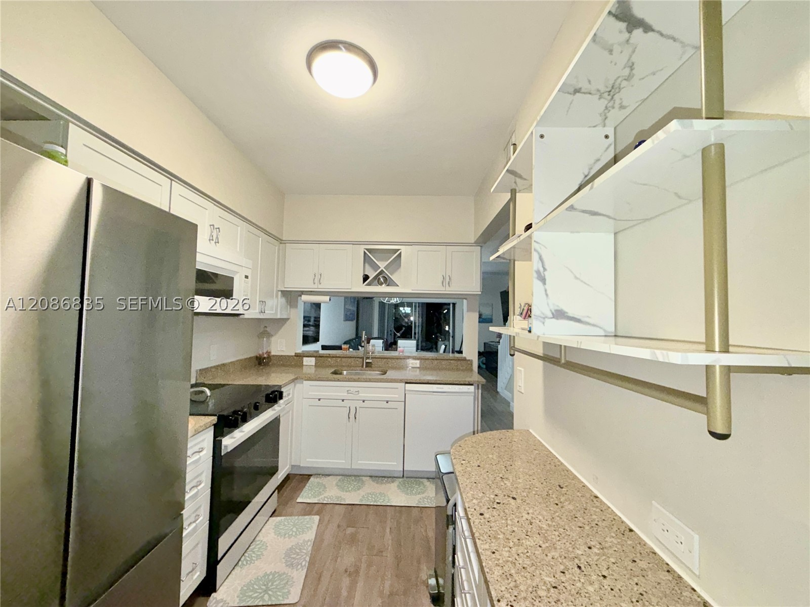 16 Key West Ct, Weston FL 33326