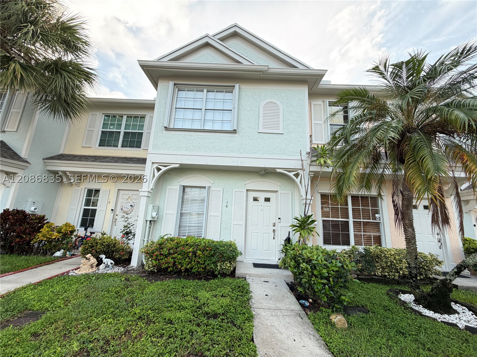 16 Key West Ct, Weston FL 33326