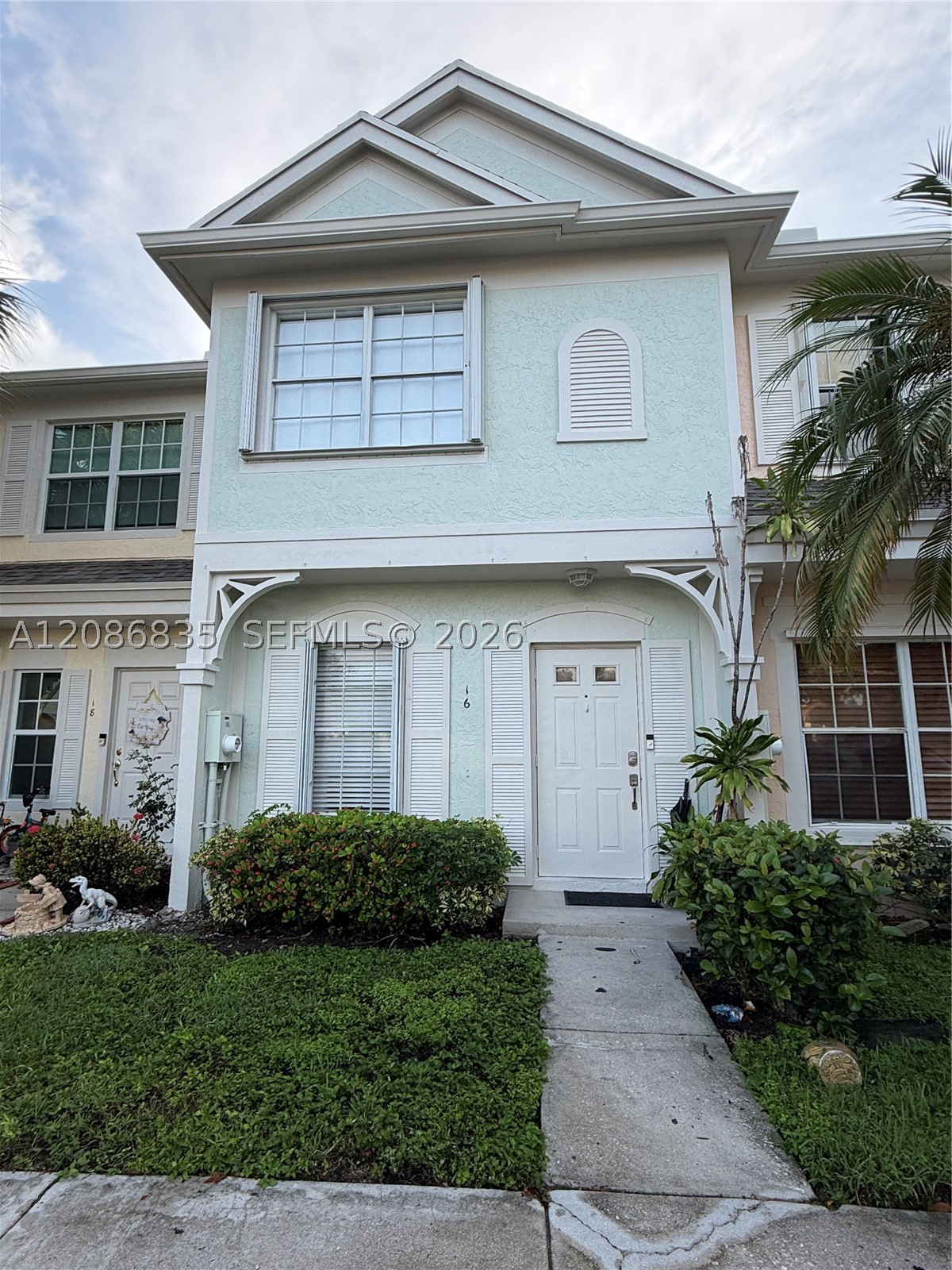 16 Key West Ct, Weston FL 33326