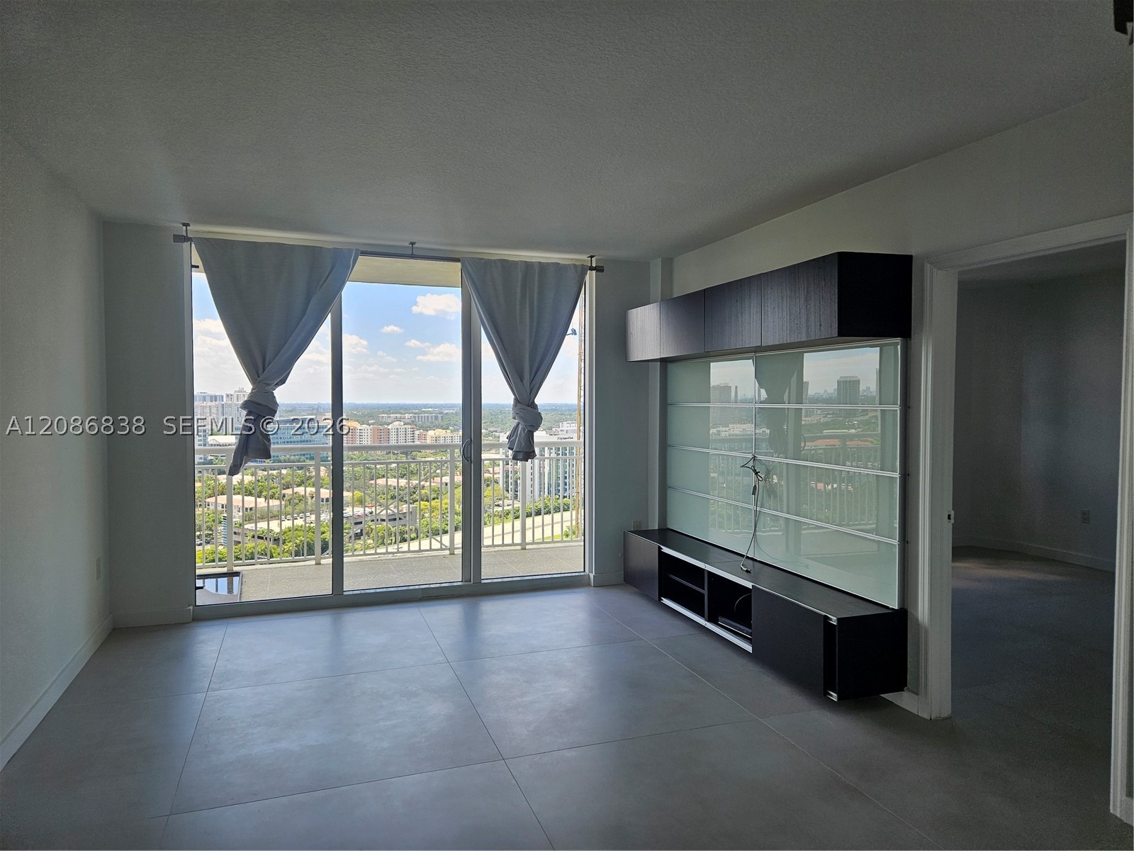 19501 W COUNTRY CLUB DR #2305, Aventura FL 33180
