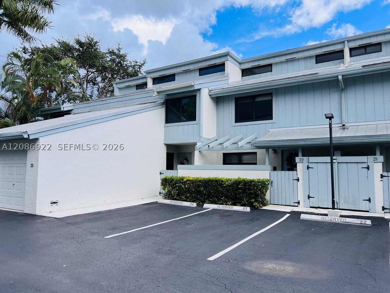 7840 SW 86th St #22, Miami FL 33143