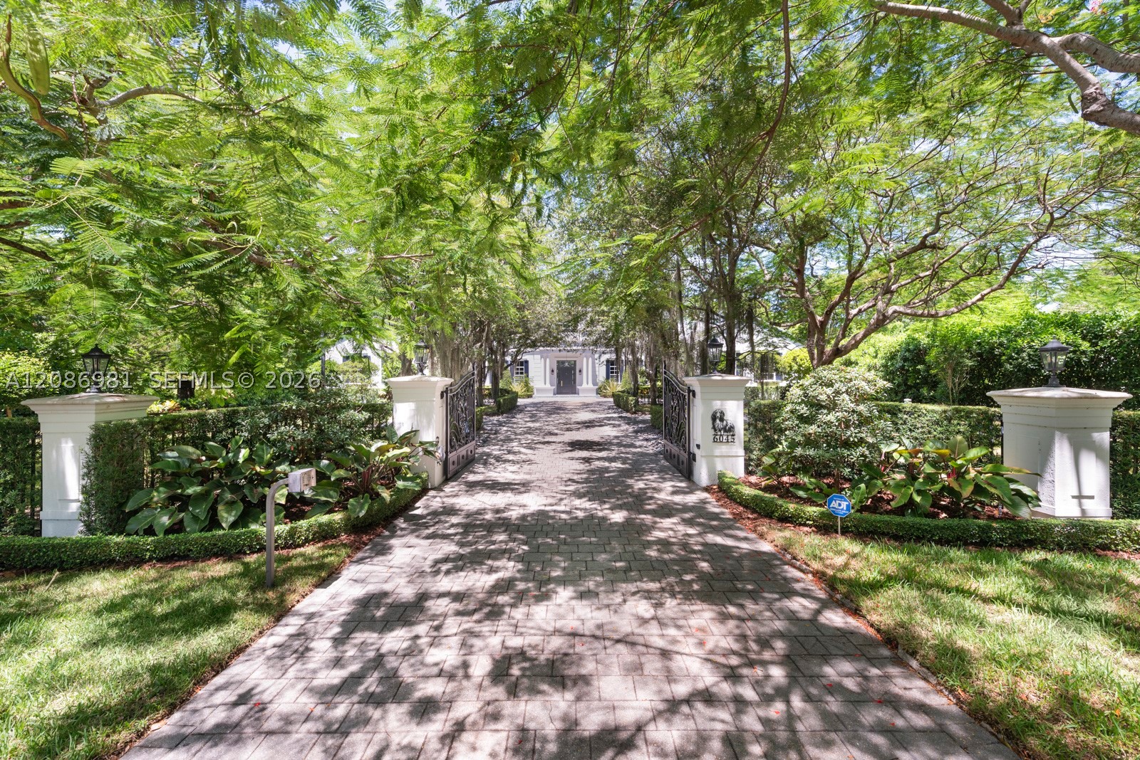 6045 SW 106th St, Pinecrest FL 33156