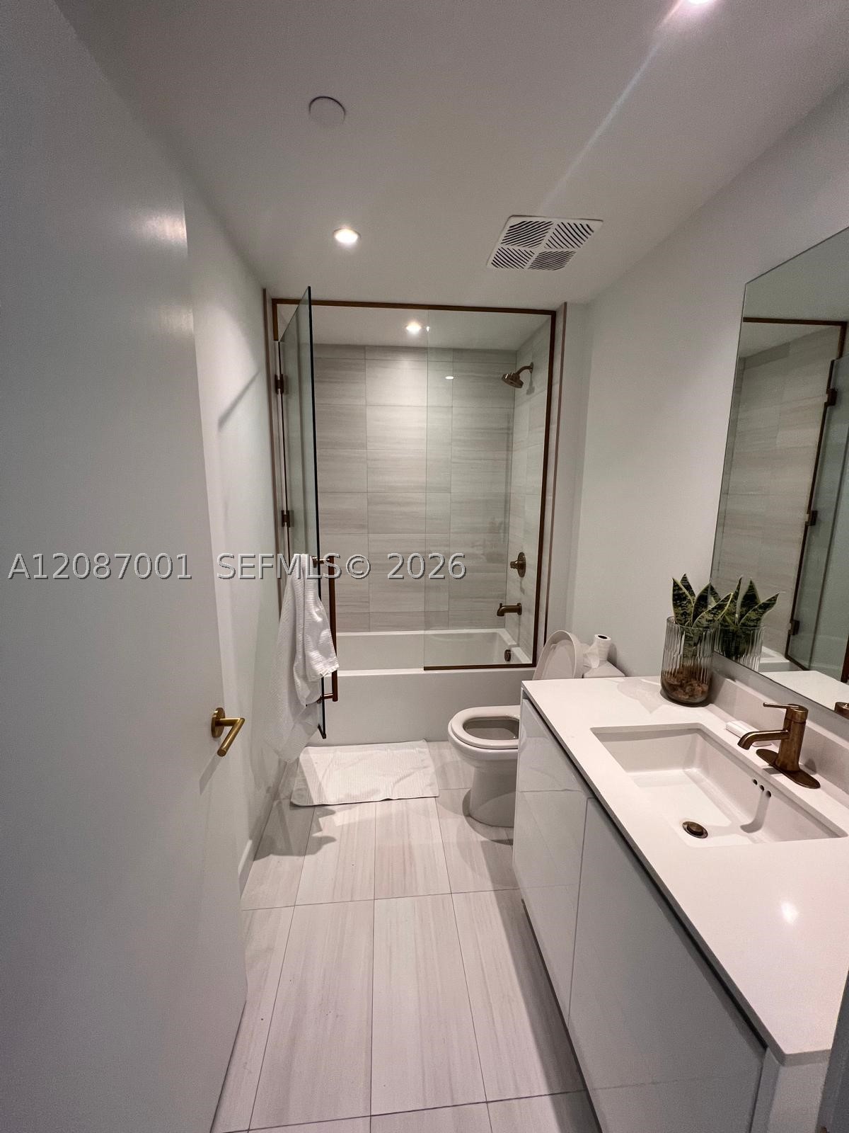 2678 Tigertail Ave #502, Miami FL 33133