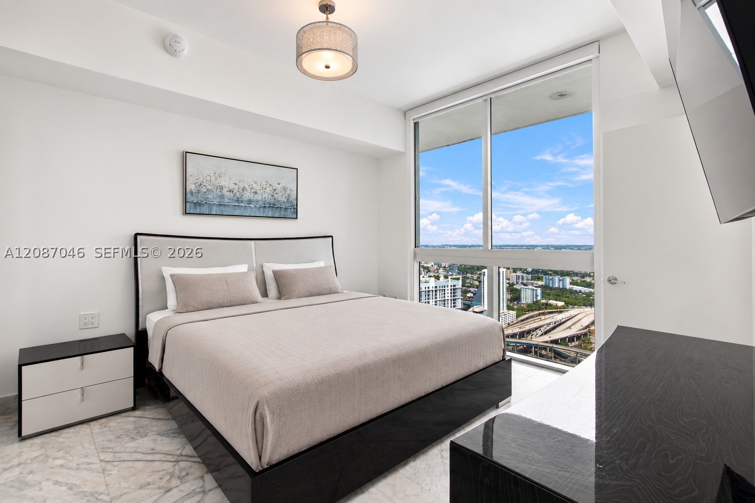 92 SW 3rd St #5106, Miami FL 33130