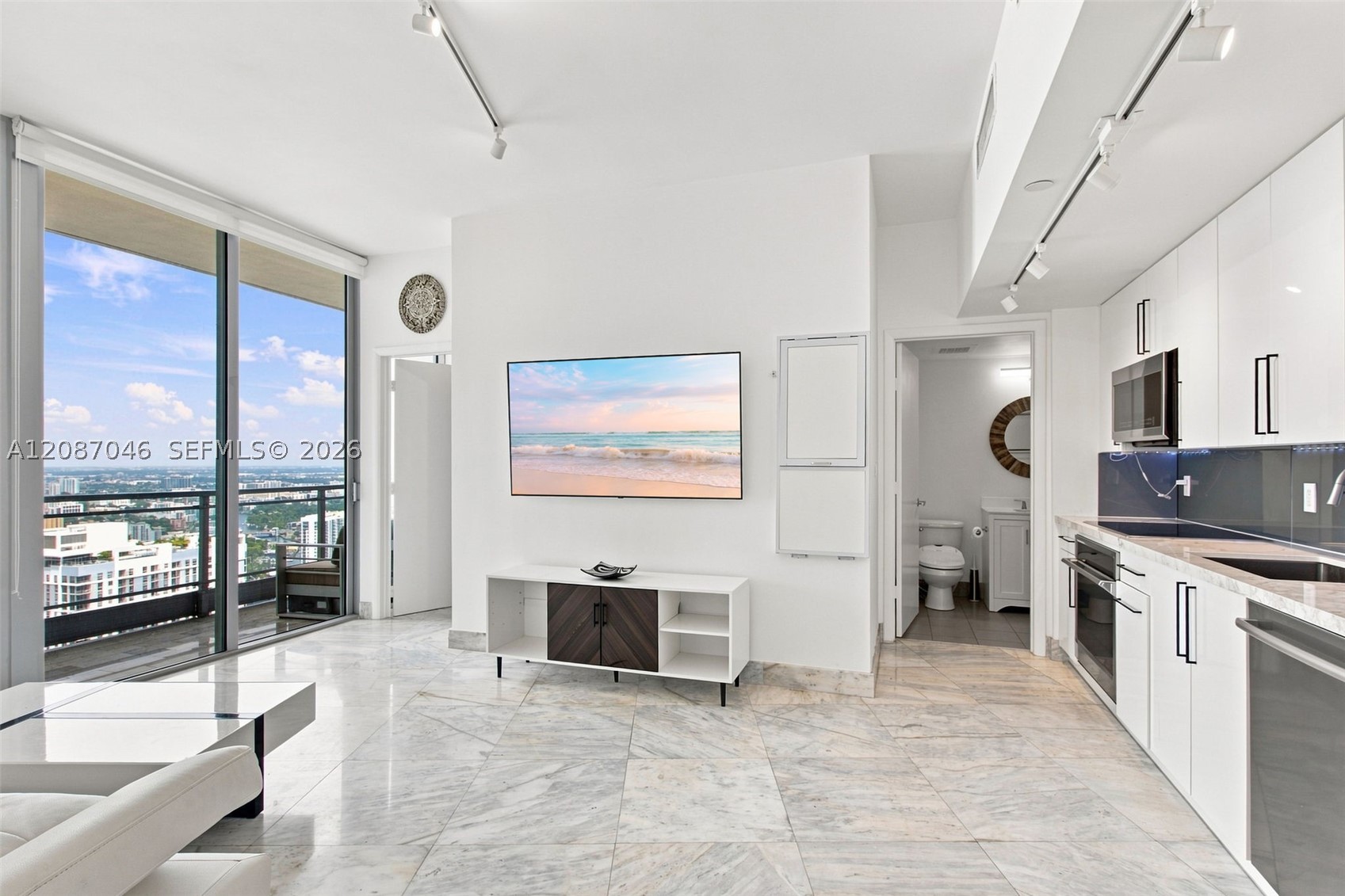 92 SW 3rd St #5106, Miami FL 33130