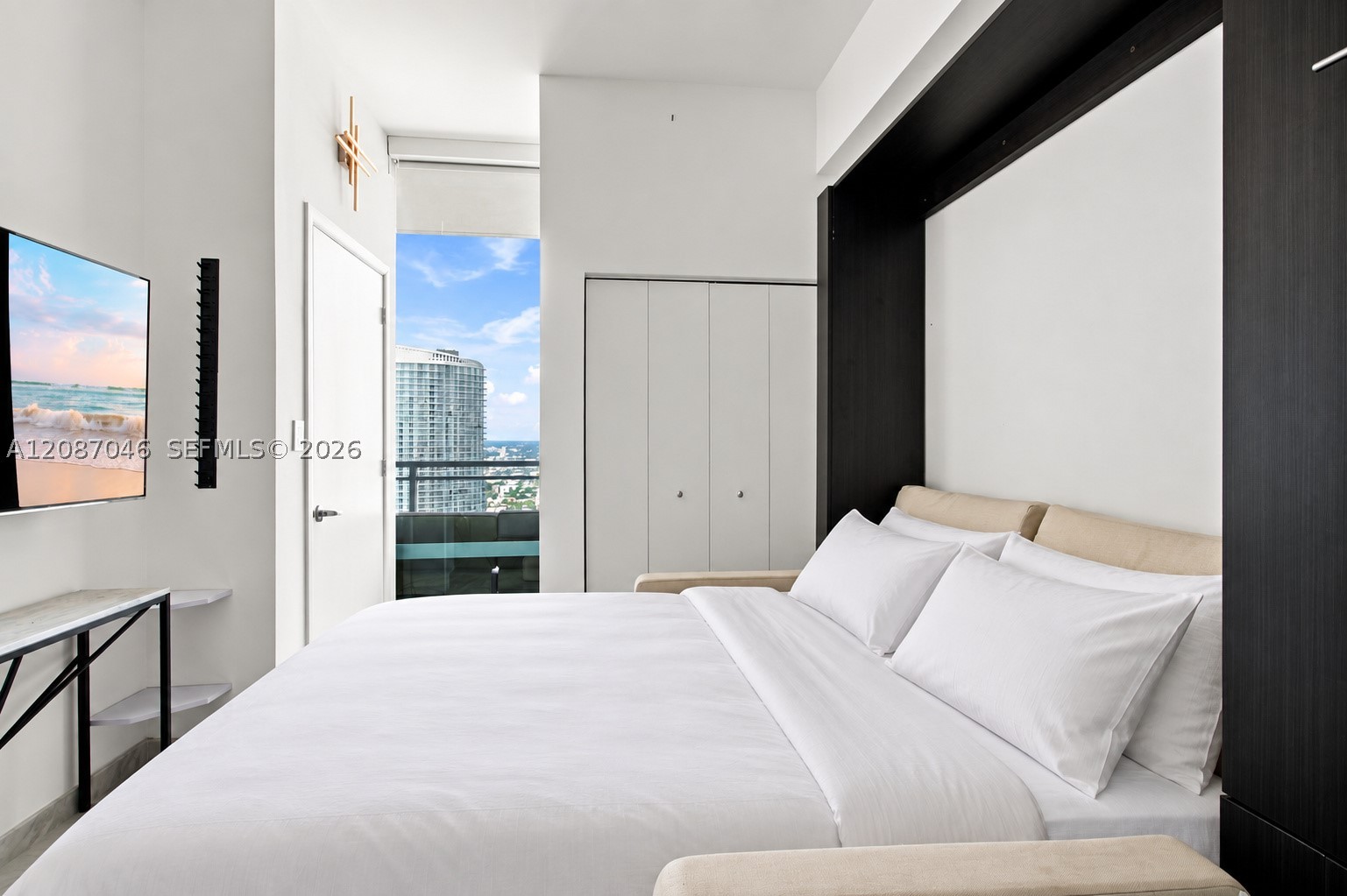 92 SW 3rd St #5106, Miami FL 33130