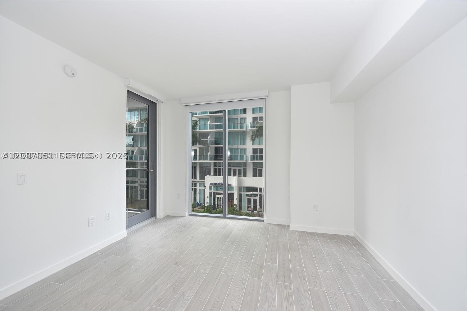 31 SE 6th St #406, Miami FL 33131