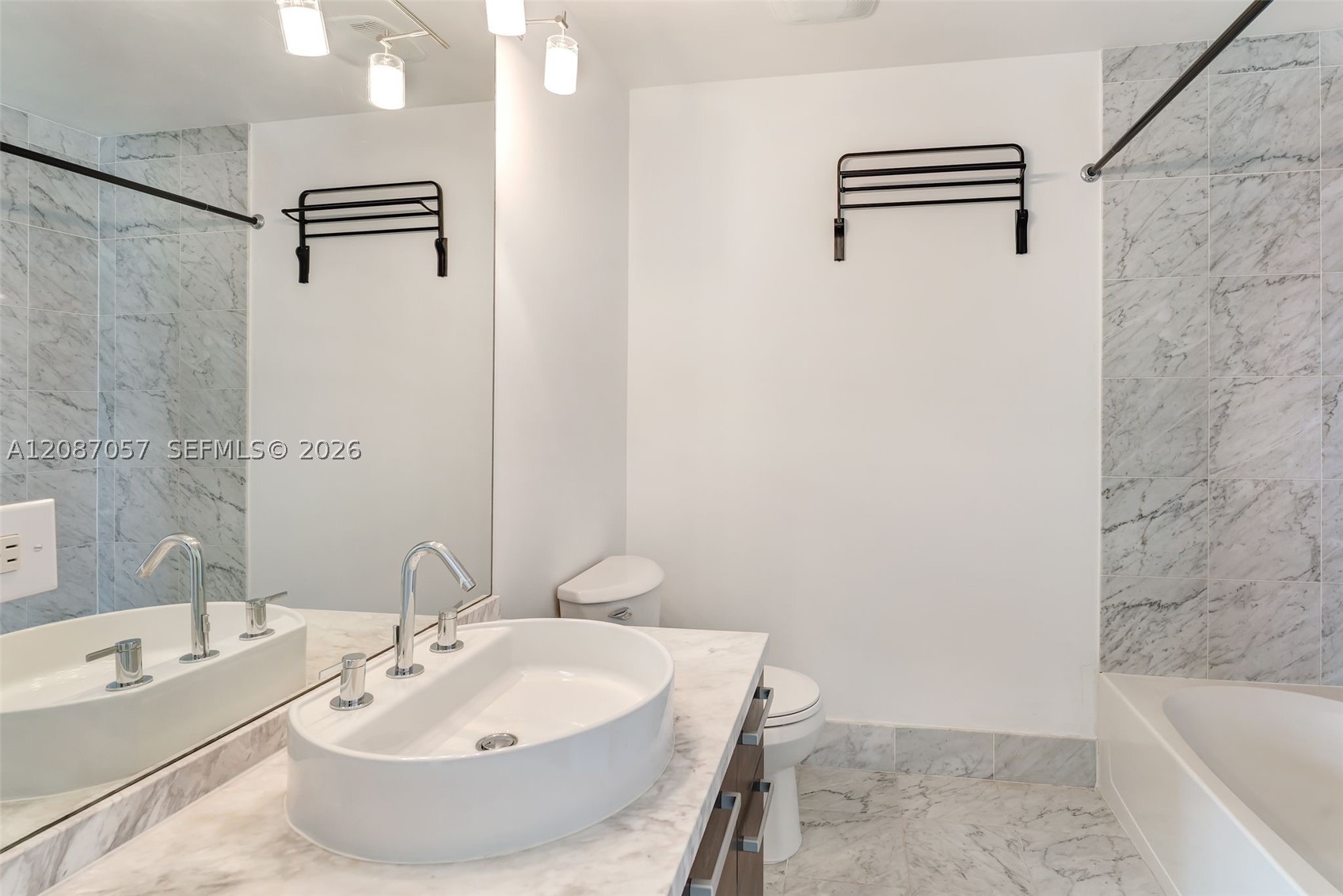 253 NE 2nd St #630, Miami FL 33132