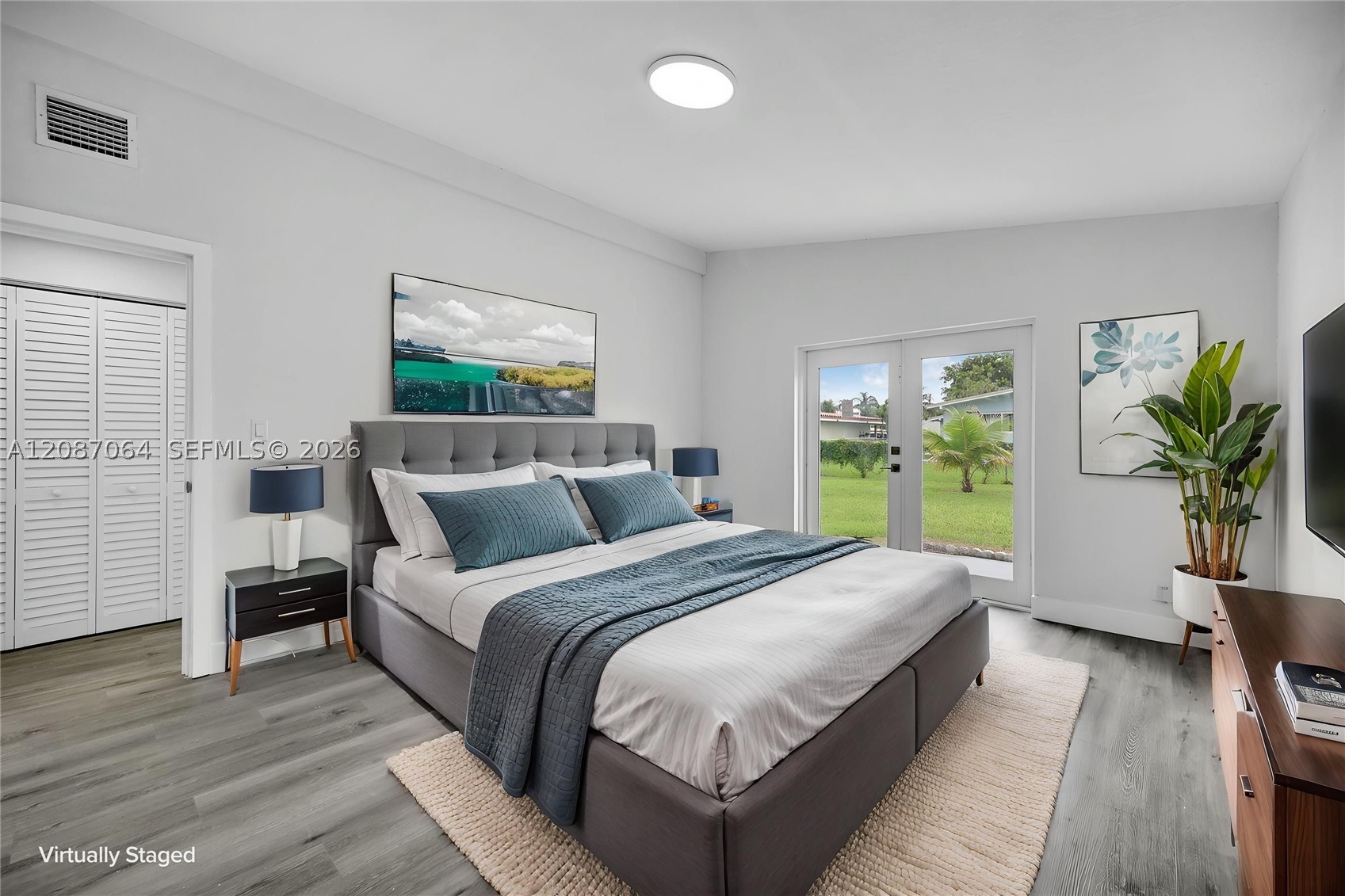 1018 NE 7th St, Hallandale Beach FL 33009