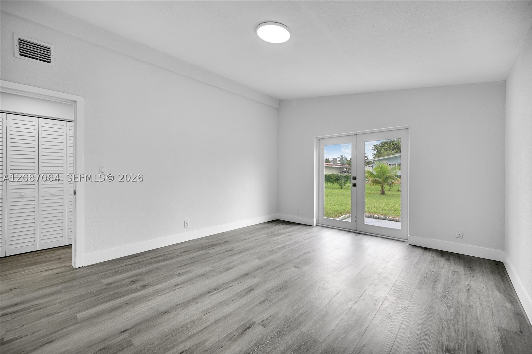 1018 NE 7th St, Hallandale Beach FL 33009