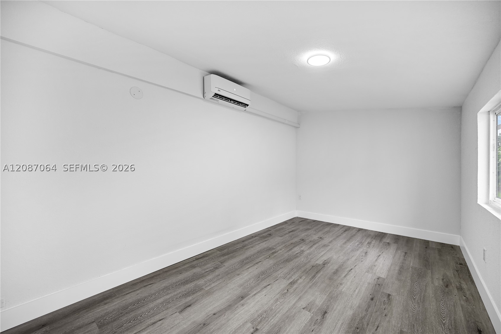 1018 NE 7th St, Hallandale Beach FL 33009